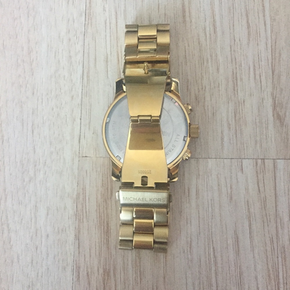 Michael Kors Oversized “ Gold “ Watch . - Picture 6 of 6